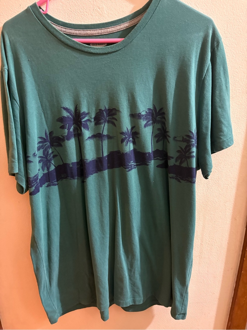 Old Navy men’s size XL teal palm tree tee shirt